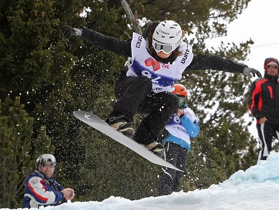Французойка спря Сани за подиума