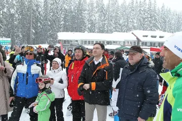 Дипломати с шоу върху ски за Купата на външния министър
