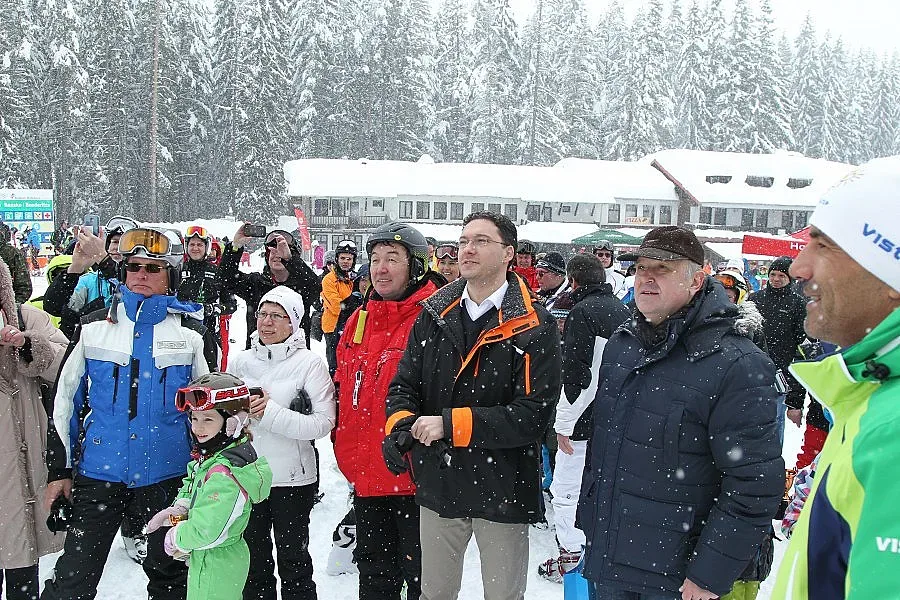 Дипломати с шоу върху ски за Купата на външния министър