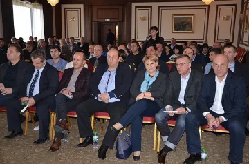 ГЕРБ иска над 94 кметски стола