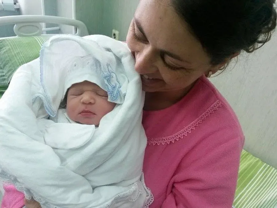 Бременната, спасена с хеликоптер от Ардино, роди момче