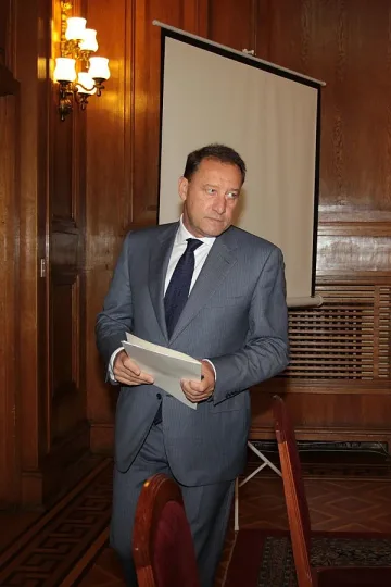 БСП: Калинка даде на частници тайните на МО