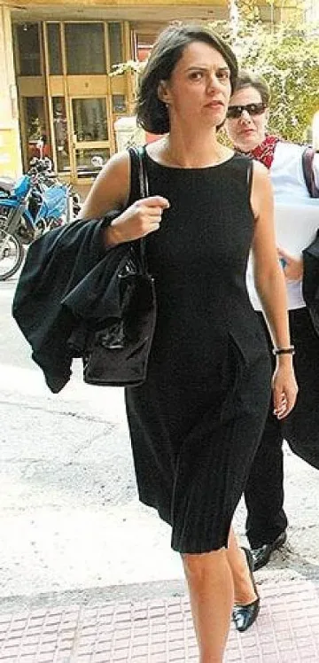 Хубавата Ива строява Гърция (ОБЗОР)