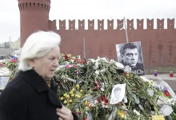 Откриха 2 пистолета до лобното място на Немцов