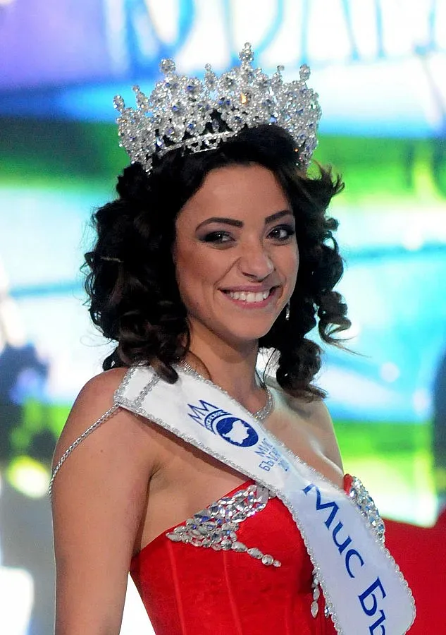 Наша миска гледа овце