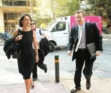 Българка решава за парите на Гърция