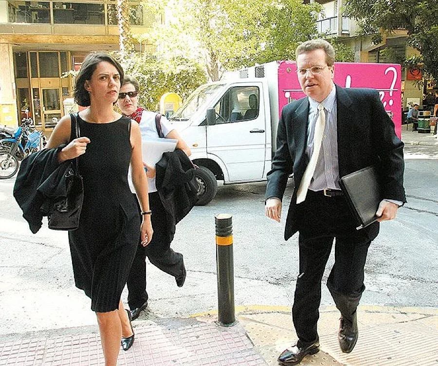 Българка решава за парите на Гърция