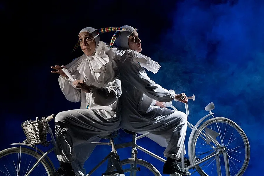 "МОМО" в Младежкия театър - спектакъл-терапия за вечно бързащите