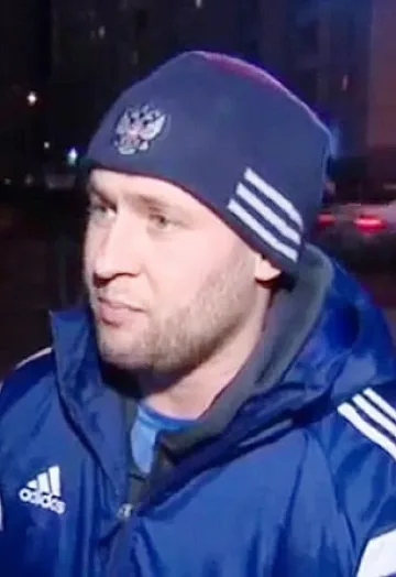 Руски уроци: Треньор рита зверски дете (видео)