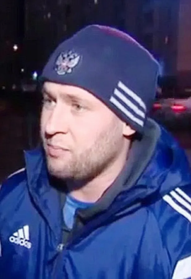 Руски уроци: Треньор рита зверски дете (видео)