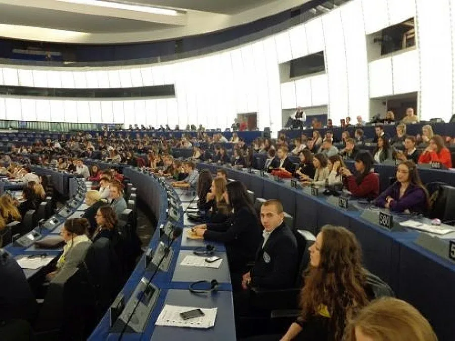 Паисиевци - евродепутати за един ден 