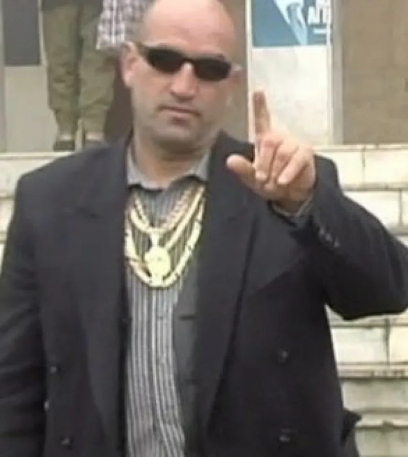 Погнаха Ценко Чоков за далавери със земи 