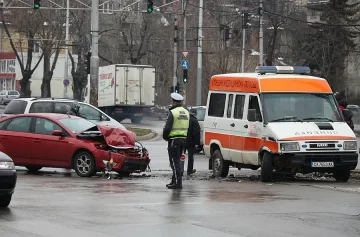 Линейката с ранения край Войнеговци катастрофира в София