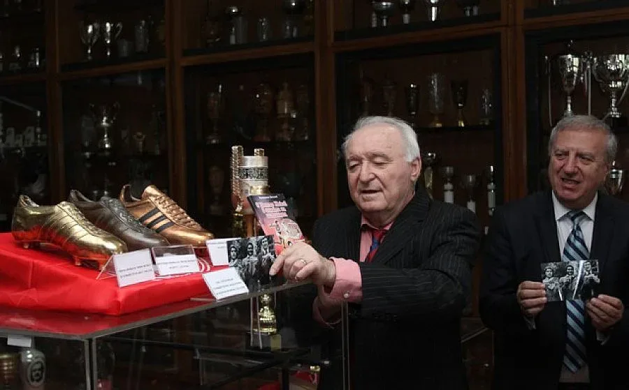 Война в ЦСКА хвърли "Левски" на кучетата