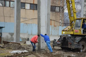 Снегът не спира строежа на спортен комплекс „Септември”