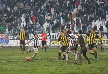 Шеф на "Локо" (Пд) налита на "канари"