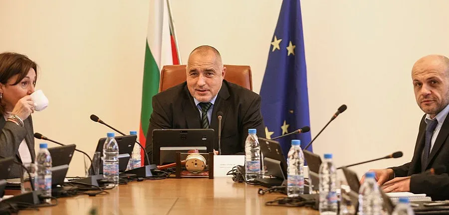 Премиерът моли министрите по-малко да пътуват