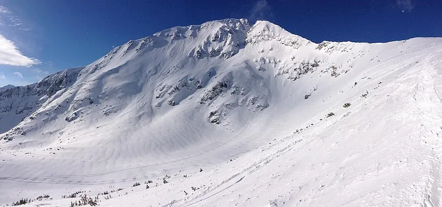 Сноубордист бутна лавина под Тодорка