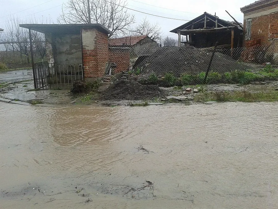 Десетки села в Сливенско са наводнени