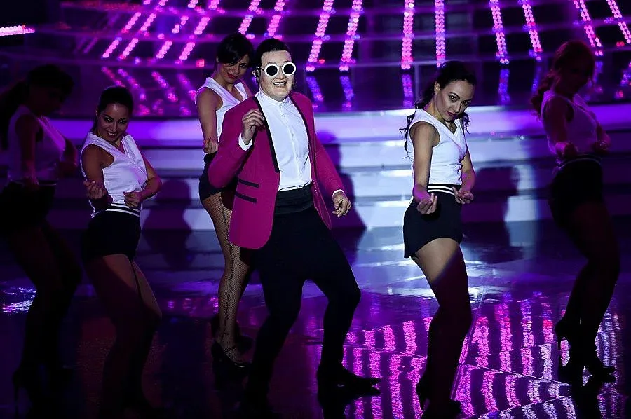 Шестици за Азис и Филип Аврамов