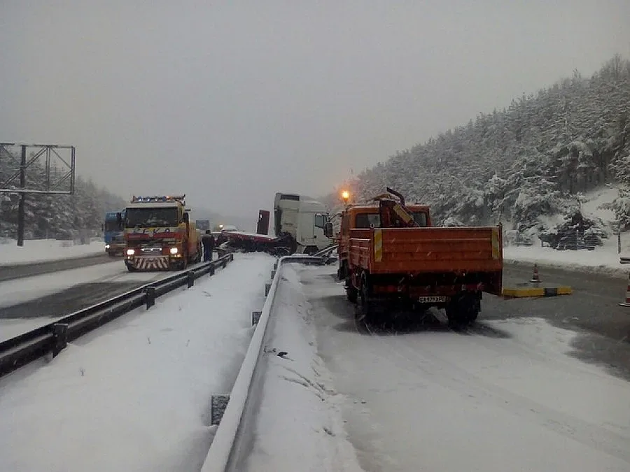 Катастрофа блокира движението по АМ "Тракия"