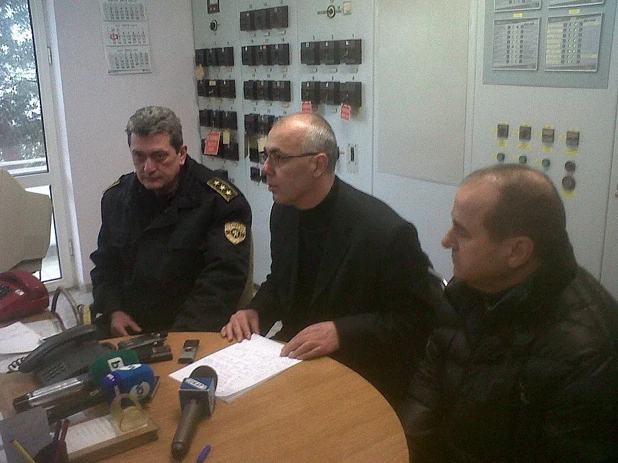 Девет общини бедстват, над 800 селища са без ток