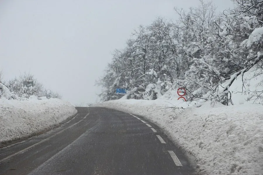 Родопите бедстват трети ден