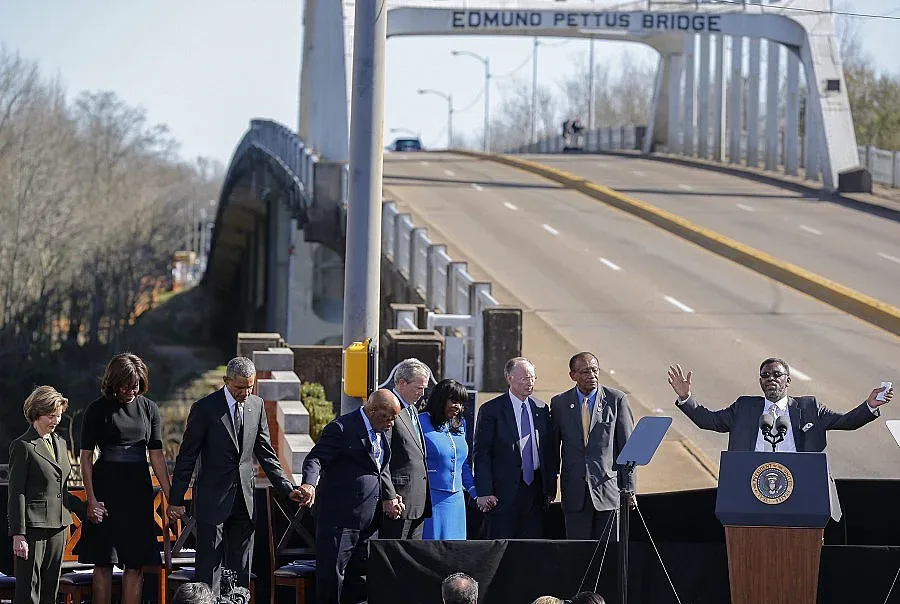 US полицай пак уби чернокож младеж