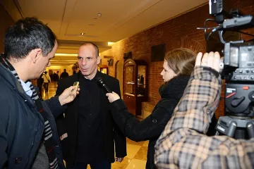 Варуфакис плаши с нови избори