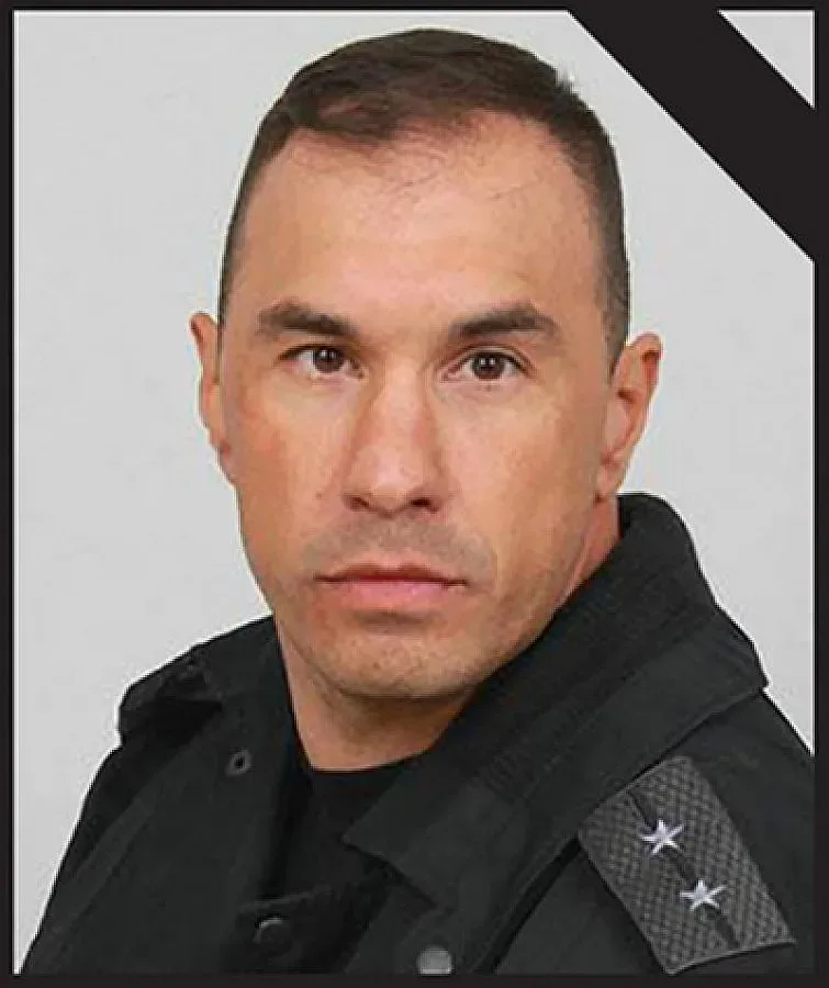 Паметна плоча за героя от Лясковец 