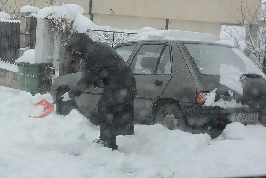 Снежен ад в половин България през март (ОБЗОР)