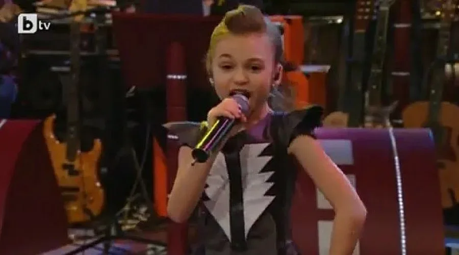 Крисия се завърна на екрана с хит на Кристина Агилера