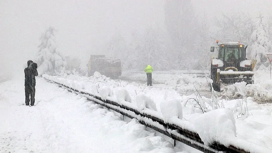 Хасковско в половин метров снежен капан