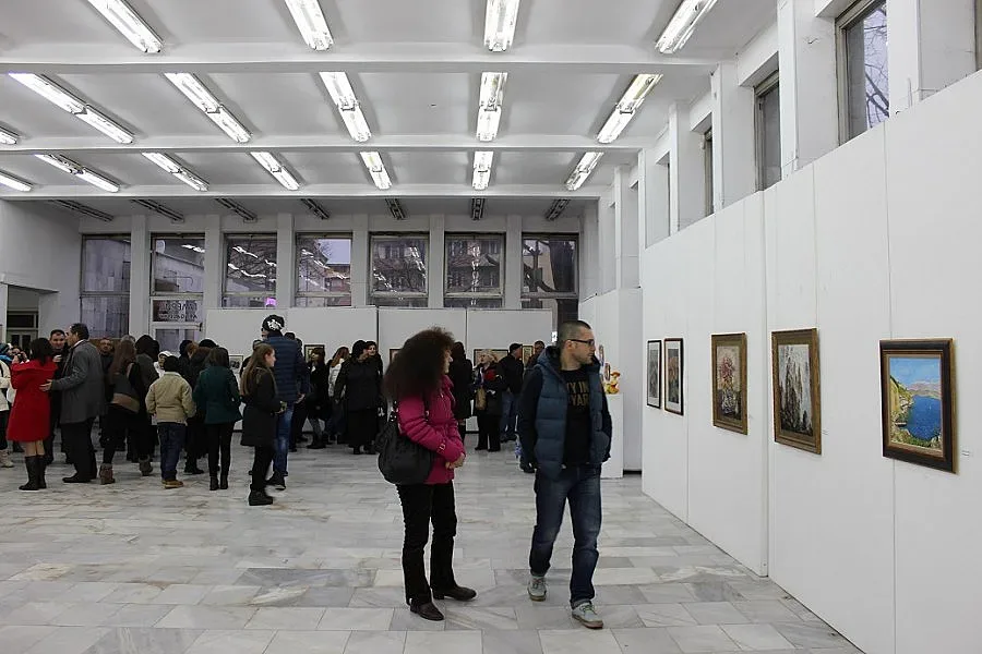 Дами подредиха изложба за 8 март