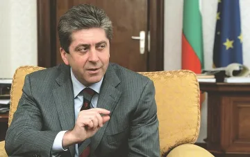 Първанов обиден на свои и чужди