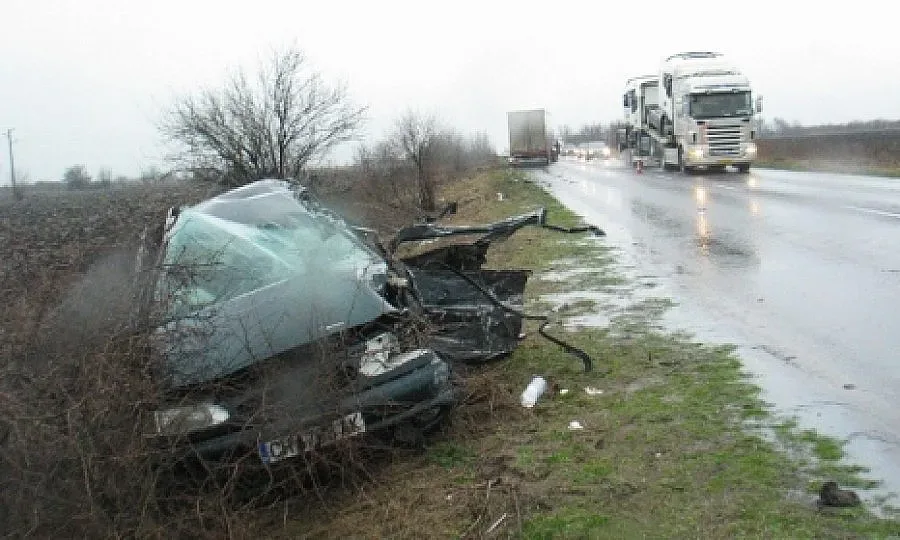 Пиян румънски шофьор уби жена и рани още четирима в микробус