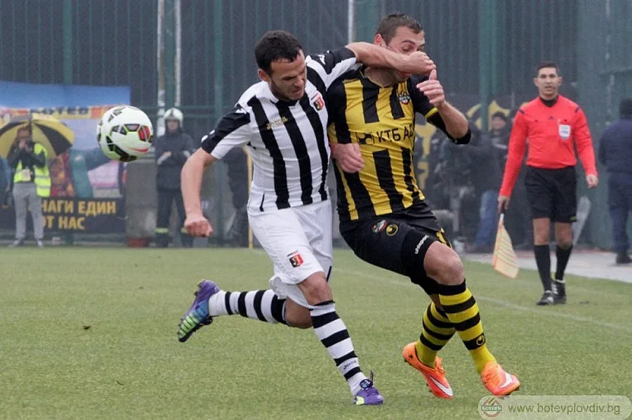 Спасиха пловдивското дерби с пари от билети