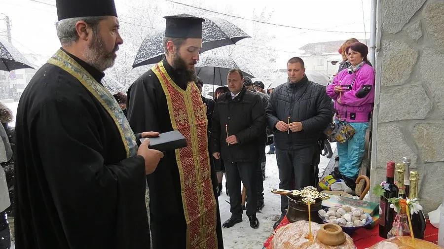 Кметът на Банско с първа копка на улица без асфалт