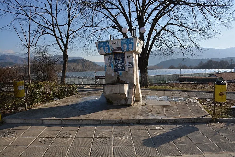 Ремонтират чешма с дарение от Богоявление