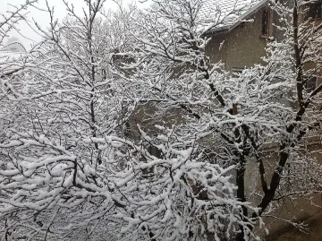 Мартенски капризи: Сняг и свлачища в страната 