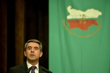 Президентът се консултира с ДПС и БСП