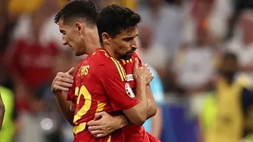 Футболист с куп трофеи слага край на кариерата си