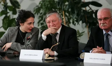 Наградихме Карпов с медал