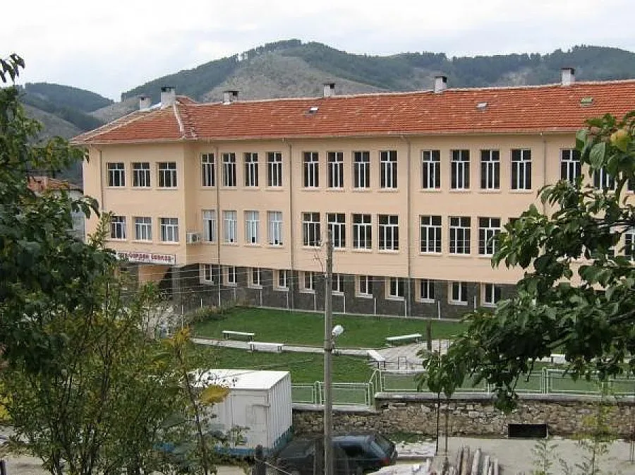 Полицията гледа на камери училището в с. Рибново