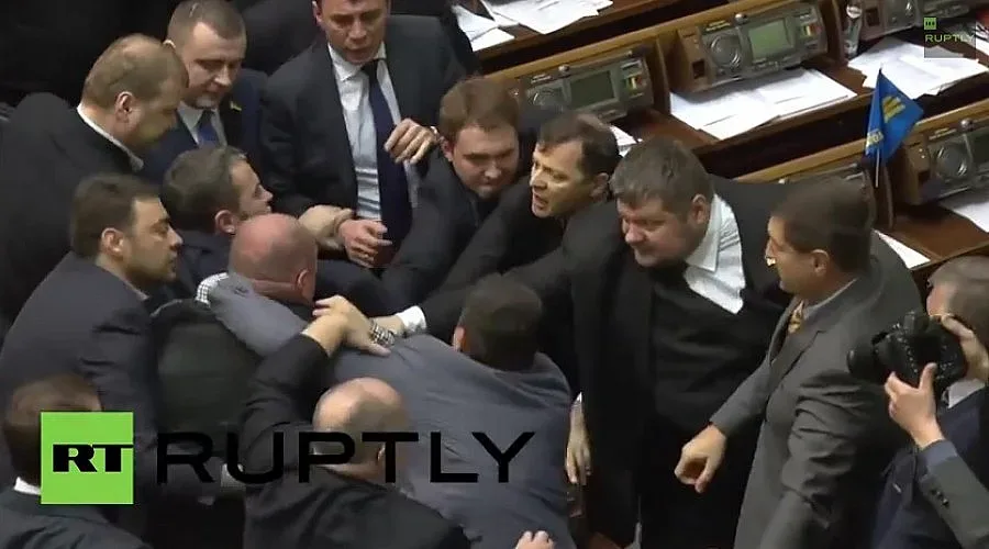 ВИДЕО: Масов бой в украинския парламент  