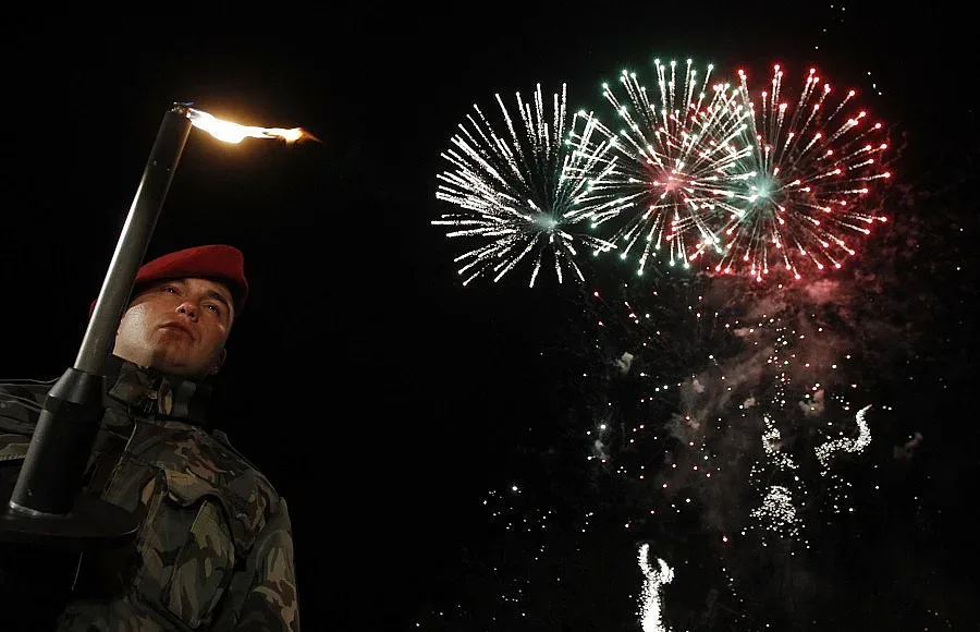 Фойерверки за 3 март осветиха небето над "Цар Освободител"