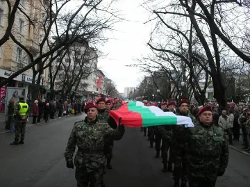 Хиляди старозагорци преминаха в емоционално шествие до своята Шипка