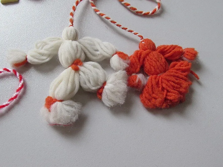 Българчета окичиха с мартеници испанците във Валядолид