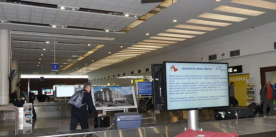 Летищата във Варна и Бургас с легендата за Баба Марта на пет езика