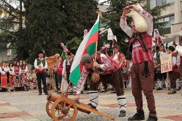 Кукери прогониха злото и възвестиха пролетта